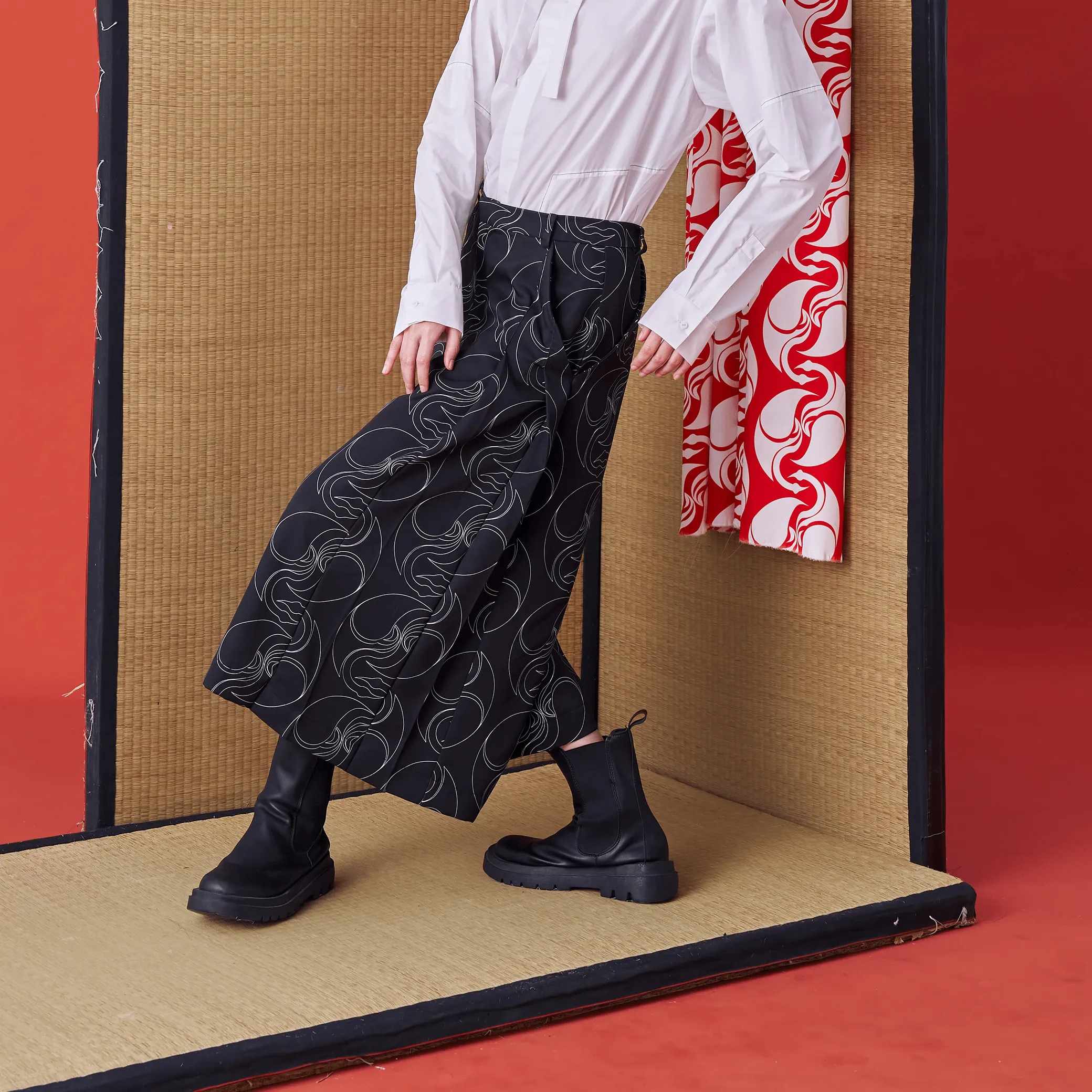 Japanese-style Short Wide-leg Trousers with Back Panel