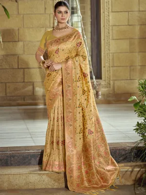 Women Gold Silk Saree With Un Stitched Blouse